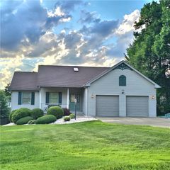 130 Mcdermott Rd, Level Green, PA 15085