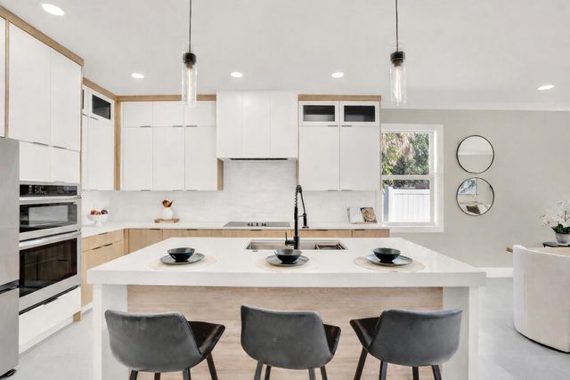 18 SW 6th Street, Delray Beach, FL 33444