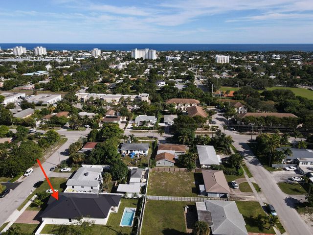 18 SW 6th Street, Delray Beach, FL 33444