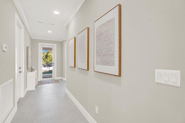 18 SW 6th Street, Delray Beach, FL 33444