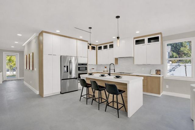 18 SW 6th Street, Delray Beach, FL 33444