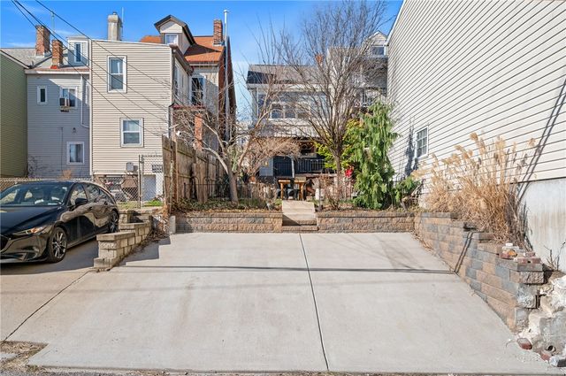 4068 Howley St, Bloomfield, PA 15224