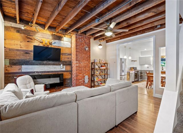 4068 Howley St, Bloomfield, PA 15224