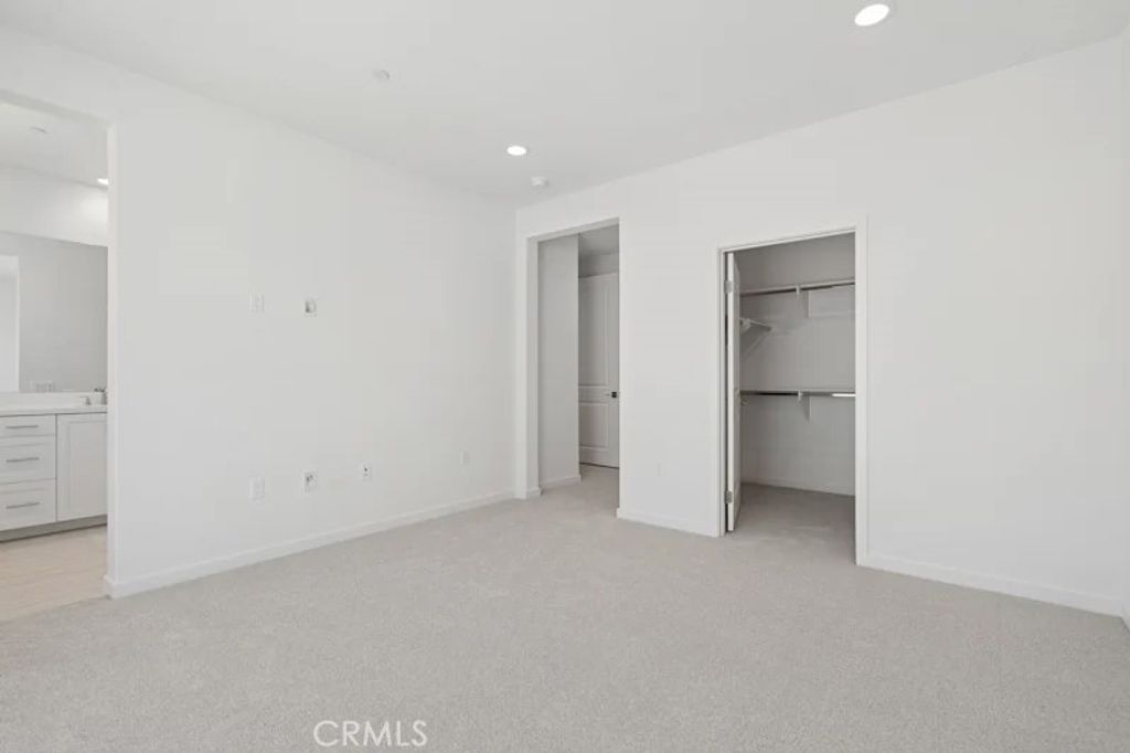 Image 10 of property listing at 28916 Vertex Way, Canyon Country, CA 91350