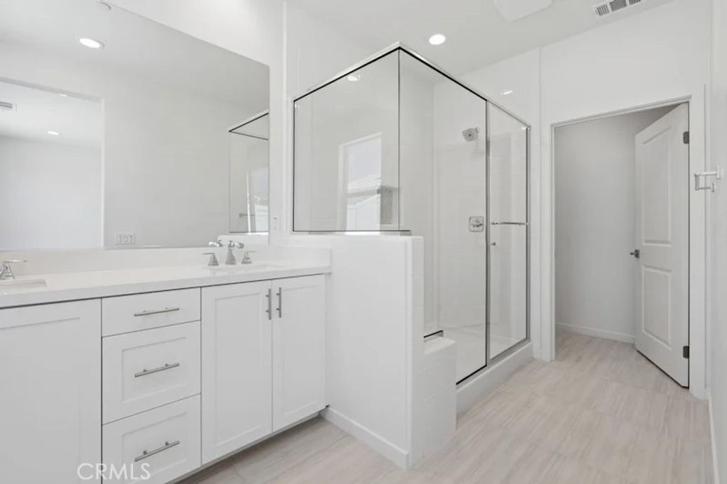 Image 13 of property listing at 28916 Vertex Way, Canyon Country, CA 91350