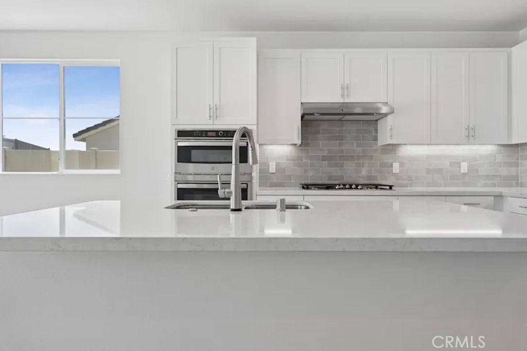 Image 2 of property listing at 28916 Vertex Way, Canyon Country, CA 91350