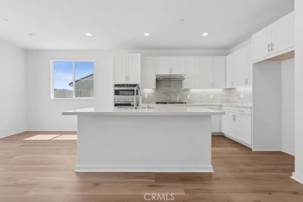 Image 4 of property listing at 28916 Vertex Way, Canyon Country, CA 91350