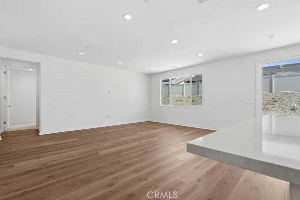 Image 5 of property listing at 28916 Vertex Way, Canyon Country, CA 91350