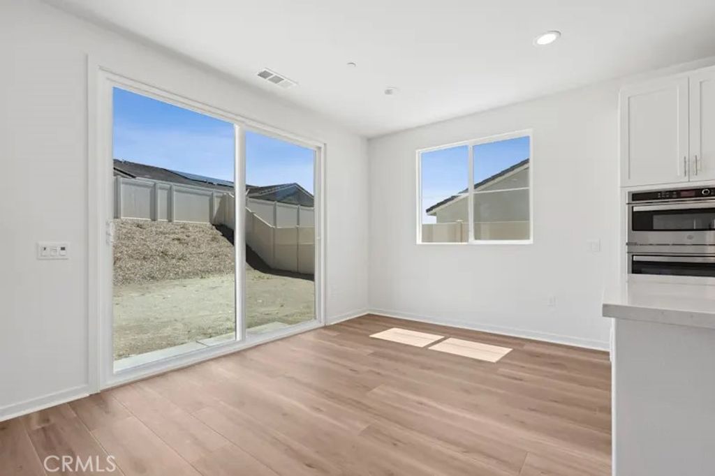 Image 6 of property listing at 28916 Vertex Way, Canyon Country, CA 91350