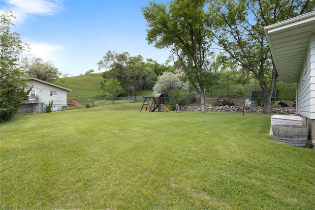 1205 9TH ST NW, Minot, ND 58703