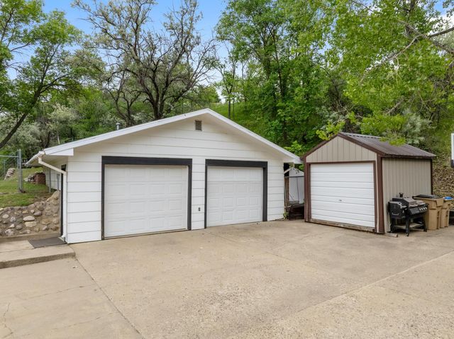 1205 9TH ST NW, Minot, ND 58703