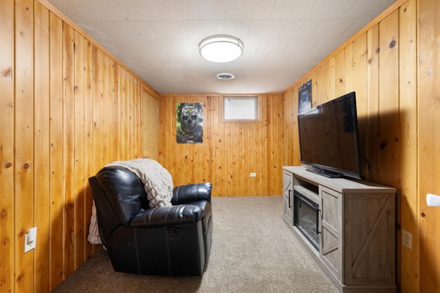 1205 9TH ST NW, Minot, ND 58703