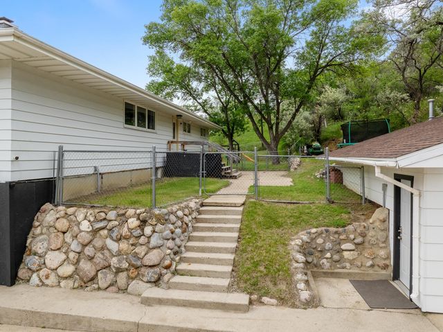 1205 9TH ST NW, Minot, ND 58703