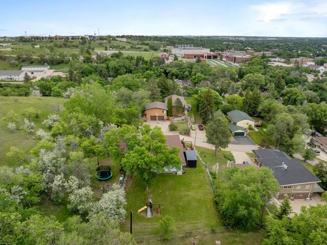 1205 9TH ST NW, Minot, ND 58703