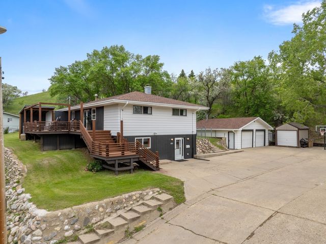 1205 9TH ST NW, Minot, ND 58703