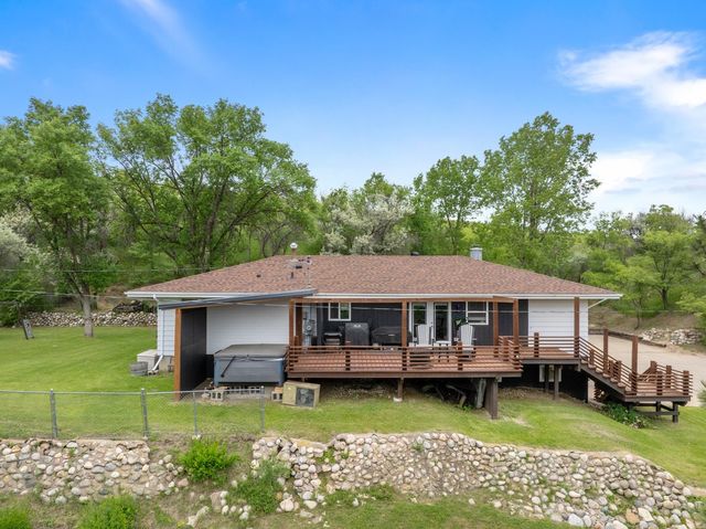 1205 9TH ST NW, Minot, ND 58703