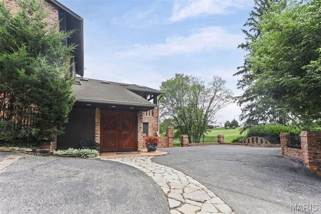 1 Saint Andrews Drive, Belleville, IL 62223