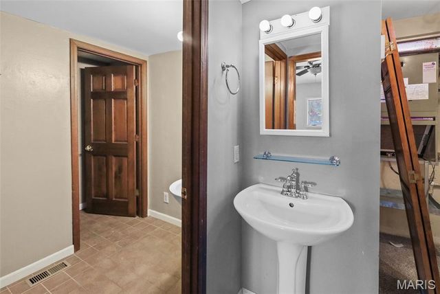 1 Saint Andrews Drive, Belleville, IL 62223