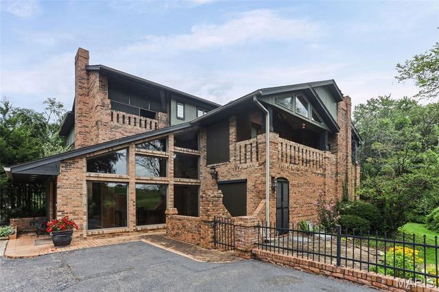 1 Saint Andrews Drive, Belleville, IL 62223