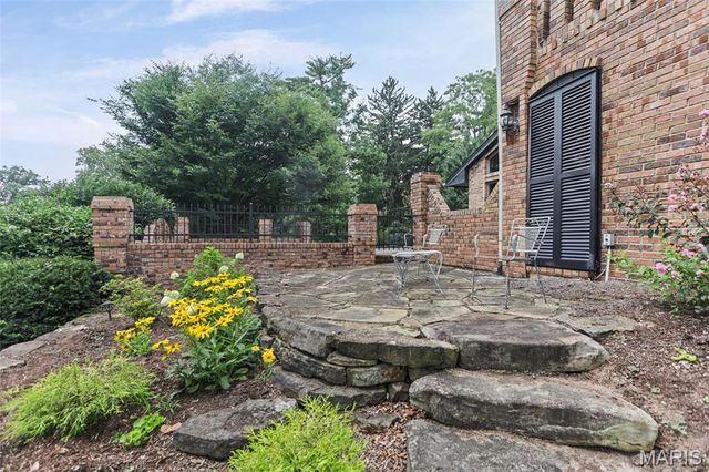 1 Saint Andrews Drive, Belleville, IL 62223