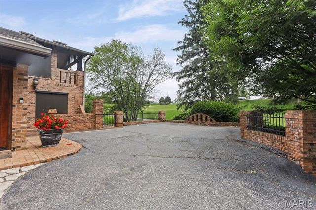 1 Saint Andrews Drive, Belleville, IL 62223