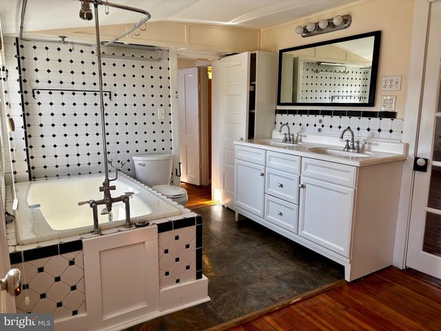 8122 JOHN MOSBY HWY., Boyce, VA 22620