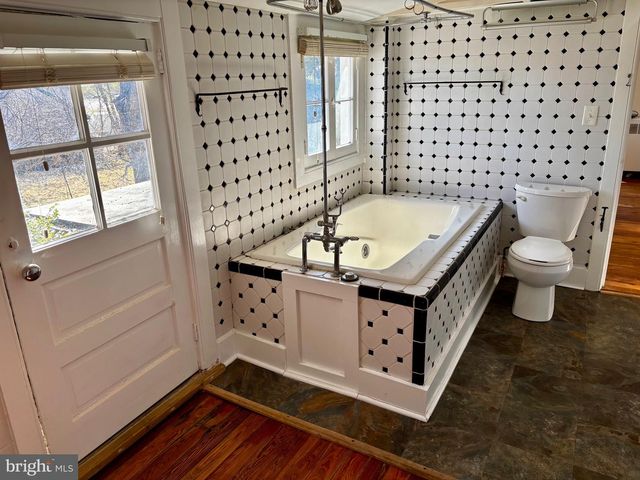 8122 JOHN MOSBY HWY., Boyce, VA 22620