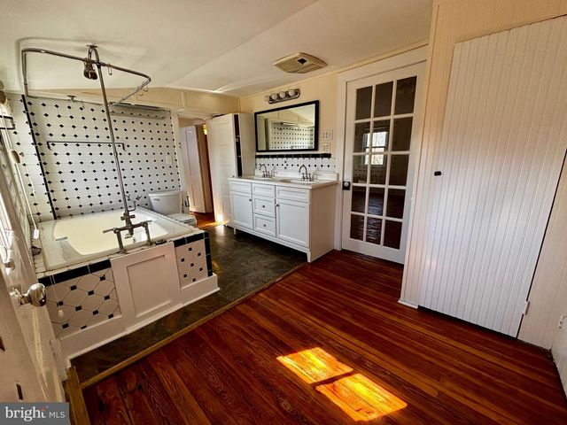 8122 JOHN MOSBY HWY., Boyce, VA 22620