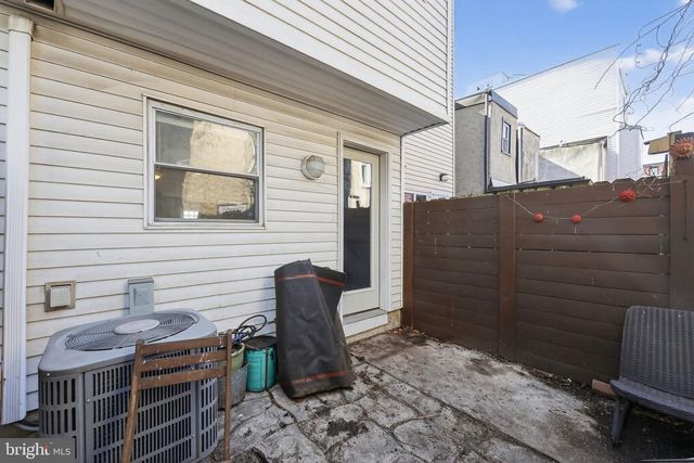 2141 E ALBERT ST, Philadelphia, PA 19125