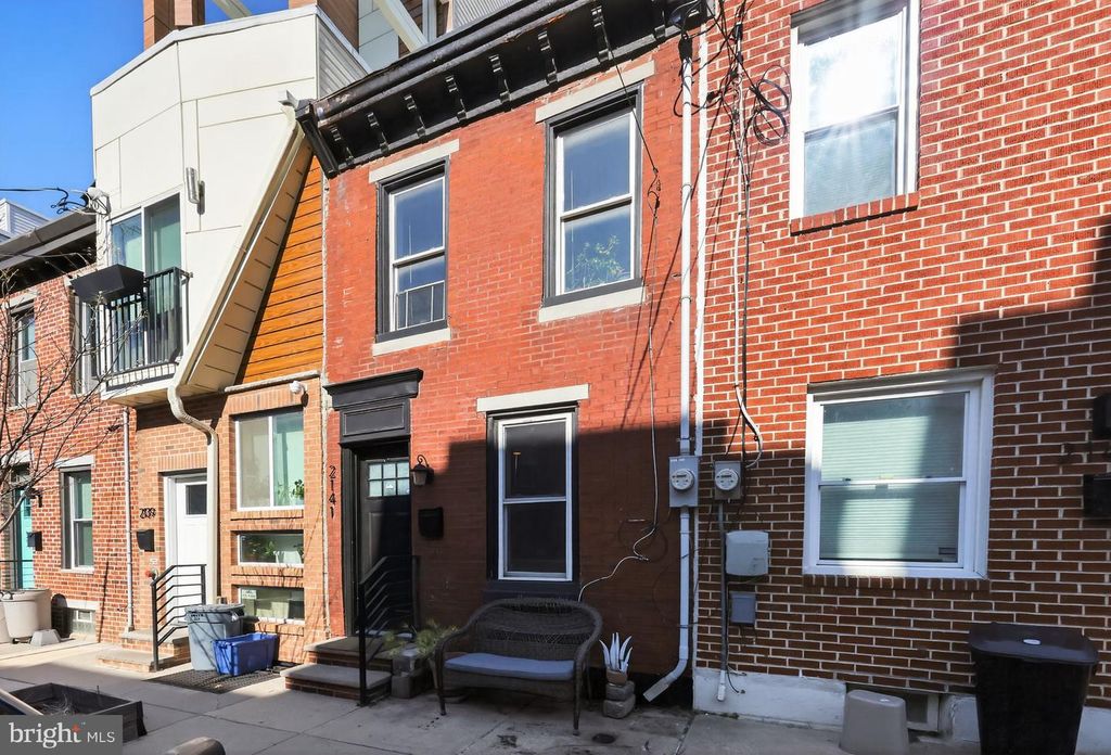 2141 E ALBERT ST, Philadelphia, PA 19125
