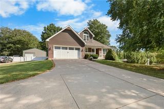 15196 Parallel Road, Basehor, KS 66007