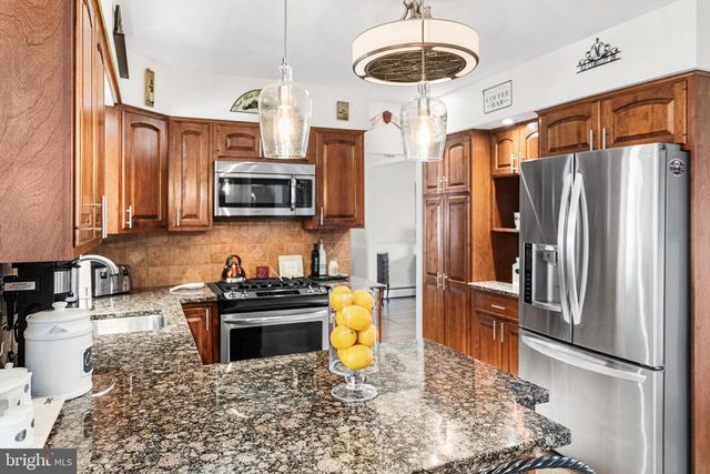 413 CAMELOT DR, Brookhaven, PA 19015