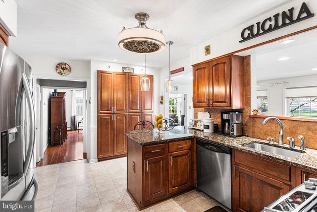 413 CAMELOT DR, Brookhaven, PA 19015