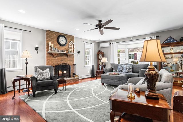 413 CAMELOT DR, Brookhaven, PA 19015