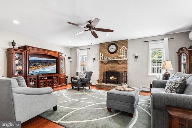 413 CAMELOT DR, Brookhaven, PA 19015