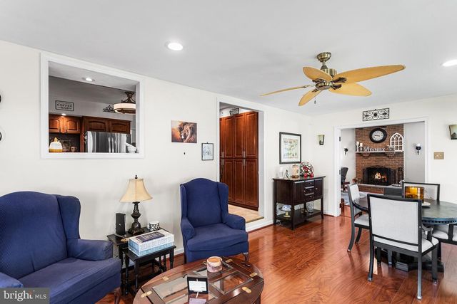 413 CAMELOT DR, Brookhaven, PA 19015