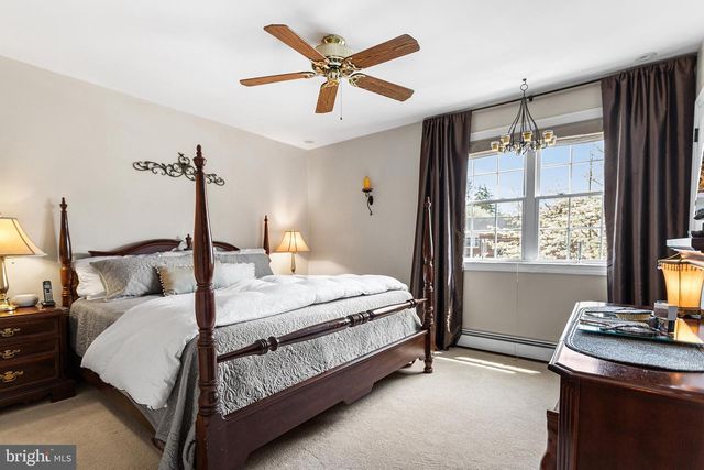 413 CAMELOT DR, Brookhaven, PA 19015