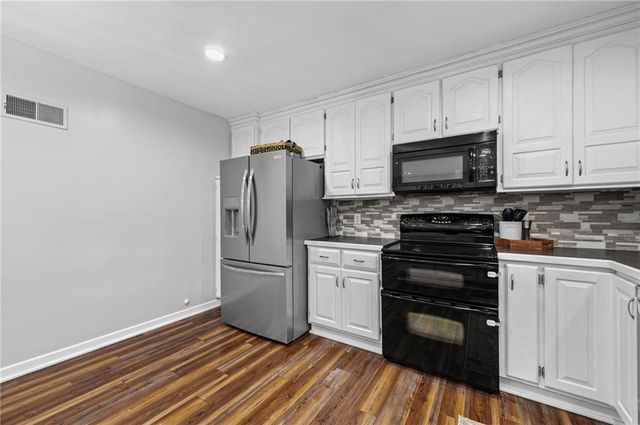 6015 Alden Street, Shawnee, KS 66216
