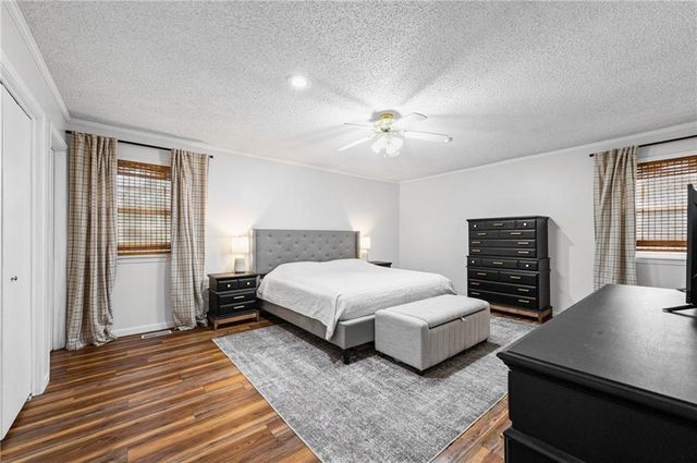 6015 Alden Street, Shawnee, KS 66216