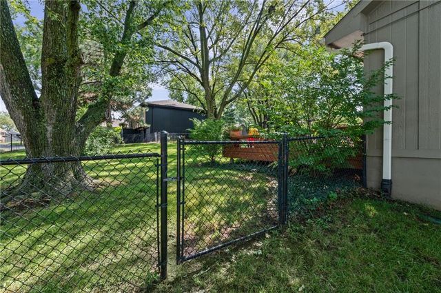 6015 Alden Street, Shawnee, KS 66216