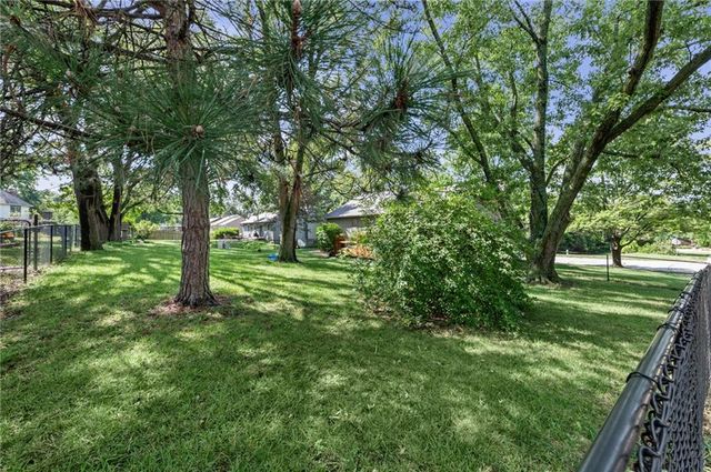6015 Alden Street, Shawnee, KS 66216