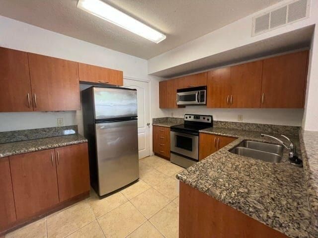 132 SW Peacock Boulevard 17-104, Port St. Lucie, FL 34986