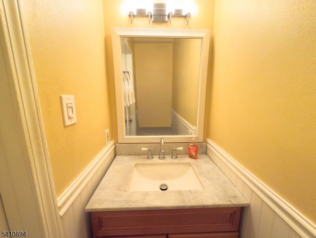 37 Boston Ct, Newark City, NJ 07103