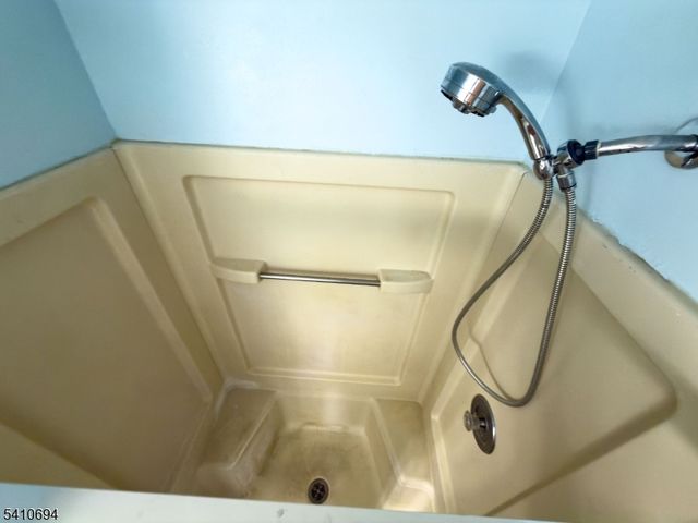 37 Boston Ct, Newark City, NJ 07103