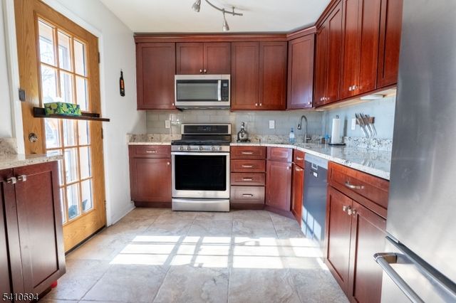 37 Boston Ct, Newark City, NJ 07103