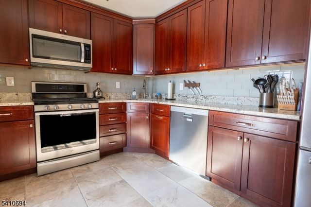 37 Boston Ct, Newark City, NJ 07103