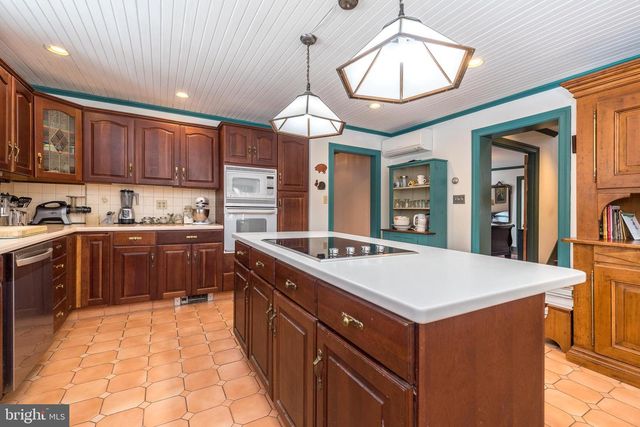 23 LILY VALLEY RD, Erwinna, PA 18920