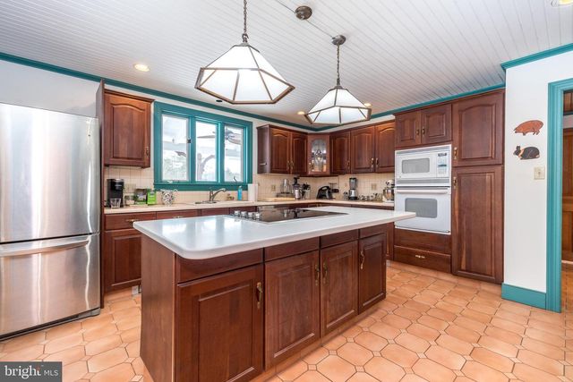 23 LILY VALLEY RD, Erwinna, PA 18920