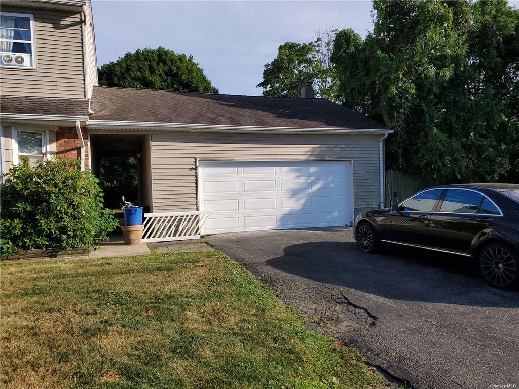 64 Kellum Street, North Lindenhurst, NY 11757