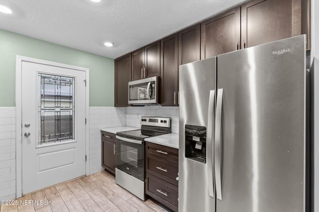 10621 OAK CREST Drive, Jacksonville, FL 32225